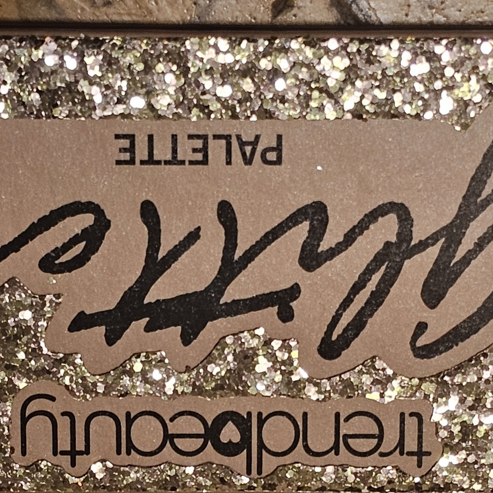 Shimmer and Matte Eyeshadow Palette